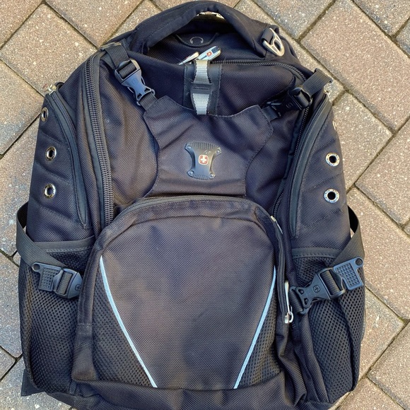 EUC Swiss Army black lap top backpack - Picture 1 of 6